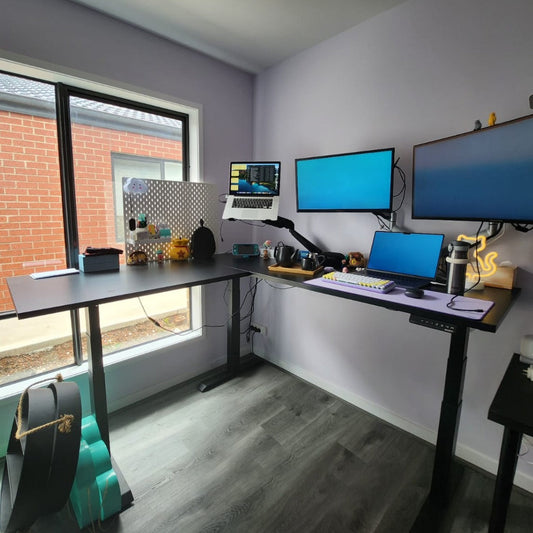 Mesa Desky Homiks Laminada em L com Regulagem de Altura